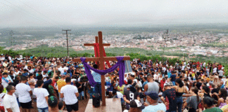 Fiéis católicos mantem viva a tradição de subir ao Monte Alto em Ipirá