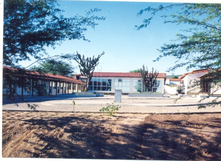 Prefeitura de Ipirá publica decreto que altera expediente nas repartições públicas municipais no dia 25 de Junho