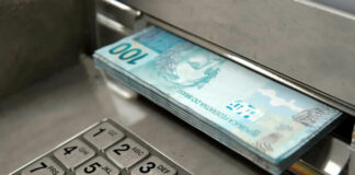 Banco é condenado por vincular poupança ao cheque especial sem aval do cliente