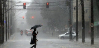 Chuvas deixam três estados brasileiros em alerta vermelho; ES tem uma morte