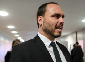 Moraes marca depoimento de Eduardo Bolsonaro em processo no STF
