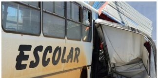 Ônibus descontrolado atinge carros, treiller e deixa uma pessoa morta em Miguel Calmon