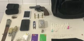 PMBA apreende arma, drogas e veículos em Ipirá