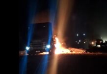 Caminhão fica parcialmente destruído após pegar fogo na BR 324 entre Riachão do Jacuípe e Tanquinho