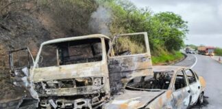 Dois veículos pegam fogo após colisão na BR-116