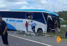 Grave acidente entre caminhão e ônibus deixa dois mortos e vários feridos na BR-324
