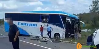 Grave acidente entre caminhão e ônibus deixa dois mortos e vários feridos na BR-324Grave acidente entre caminhão e ônibus deixa dois mortos e vários feridos na BR-324