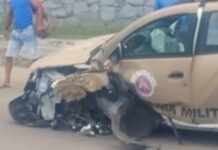Policial militar colide viatura em árvore após passar mal