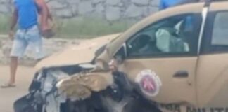 Policial militar colide viatura em árvore após passar mal