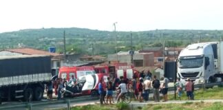 Motorista morre após colidir em fundo de carreta na BR 116 Norte