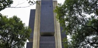 BC mantém juros básicos em 15% ao ano pela terceira vez seguida