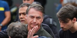 Pressionado e com receio, Moraes concede prisão domiciliar a Bolsonaro