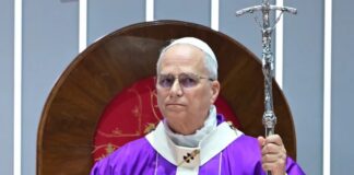 Papa rompe tradição e não reza na Mesquita Azul, em Istambul