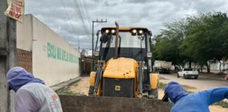 Prefeitura realiza ação de limpeza de ruas no bairro 20 de Abril