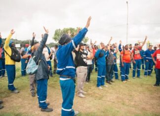 Confusão entre manifestantes e policiais militares na BYD