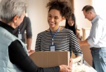 Dia Internacional do Voluntário: especialista destaca impacto do voluntariado na saúde mental