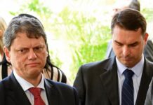 Flávio Bolsonaro diz agora que candidatura é irreversível e que sobrenome é vantagem sobre Tarcísio