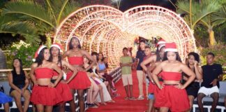 Iluminação natalina transforma praça de Baixa Grande em ponto de encontro da população