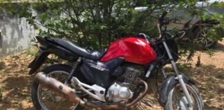 Motocicleta com restrição de roubo é recuperada pela Polícia Militar em Ipirá