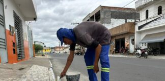 Prefeitura fortalece ações de limpeza de ruas no bairro Mirante