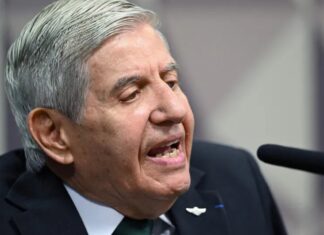 Moraes autoriza notificação pessoal de Augusto Heleno pela Comissão de Ética da Presidência