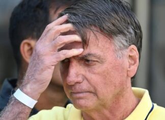 Bolsonaro tem tontura, desequilíbrio e oscilação de memória, diz médico