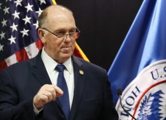 Não queremos ninguém morto, mas democratas devem colaborar, diz enviado de Trump a Minneapolis