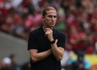 Flamengo decide manter Filipe Luís e profissionais para próximos jogos