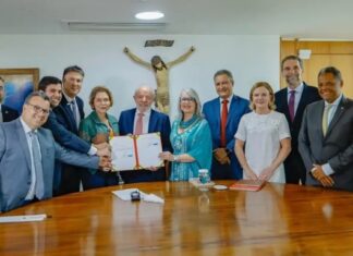 Piso do magistério público tem reajuste de 5,4%, chega a R$ 5.130 em 2026 e pode ter “ganho real” com novo cálculo