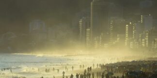 Rio registra calor recorde de 41°C com praias cheias e moradores sem ônibus