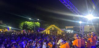 Vídeo: Samba e alegria marcaram 13 anos de samba na praça em Ipirá