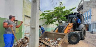 Equipes da Infraestrutura realizam reparos e limpeza em ruas de Ipirá