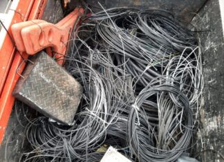 Em 20 dias, Operação Gatonet remove 50 toneladas de cabos irregulares de telefonia e internet na Bahia