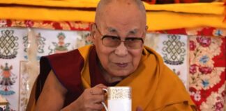 Dalai Lama nega qualquer vínculo após citações em arquivos de Epstein