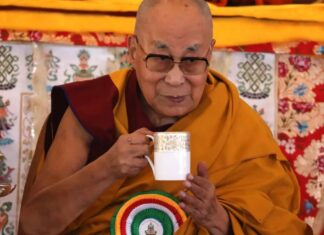 Dalai Lama nega qualquer vínculo após citações em arquivos de Epstein