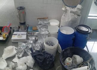 Polícia encontra laboratório de drogas vigiado por casal de idosos na zona rural de Feira de Santana