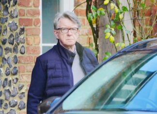 Ex-embaixador nos EUA é preso após revelações do caso Epstein