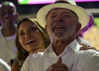 Janja expulsa filha de Lula de sala reservada na Sapucaí, diz colunista