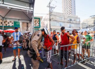 Portais de abordagem da PM reforçam segurança no pré-carnaval de Salvador