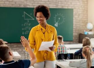 Professores passam a receber reajuste de 33% em 2026