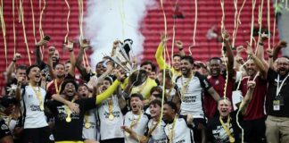 Corinthians vence Flamengo e é bicampeão da Supercopa Rei