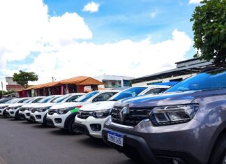 Prefeitura de Pintadas entrega nove veículos 0km à população