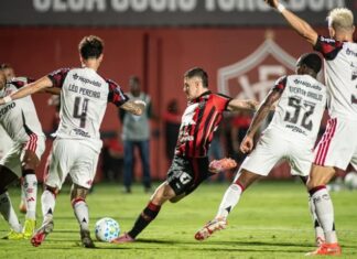 Brasileiro: Vitória perde pênalti e jogo para o Flamengo