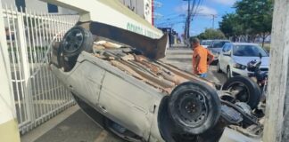 Policial militar fica ferido após capotamento na Avenida Maria Quitéria, em Feira de Santana