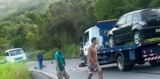 Casal morre em colisão envolvendo moto e caminhão na BA 084