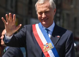 Com posse de Kast, governo mais à direita desde Pinochet tem início no Chile
