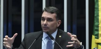 Flávio votou a favor da Lei da Misoginia para não perder votos das mulheres, confessa deputado bolsonarista
