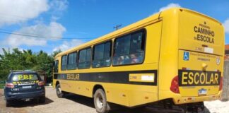 Ônibus escolar é apreendido após ser usado para levar pessoas a sepultamento na Bahia