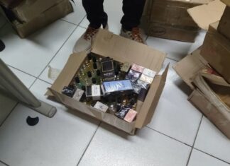Operação apreende 870 perfumes falsificados em comércio em Feira de Santana