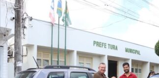 Prefeito Valcyr Rios entrega veículo para a Câmara Municipal de Pintadas